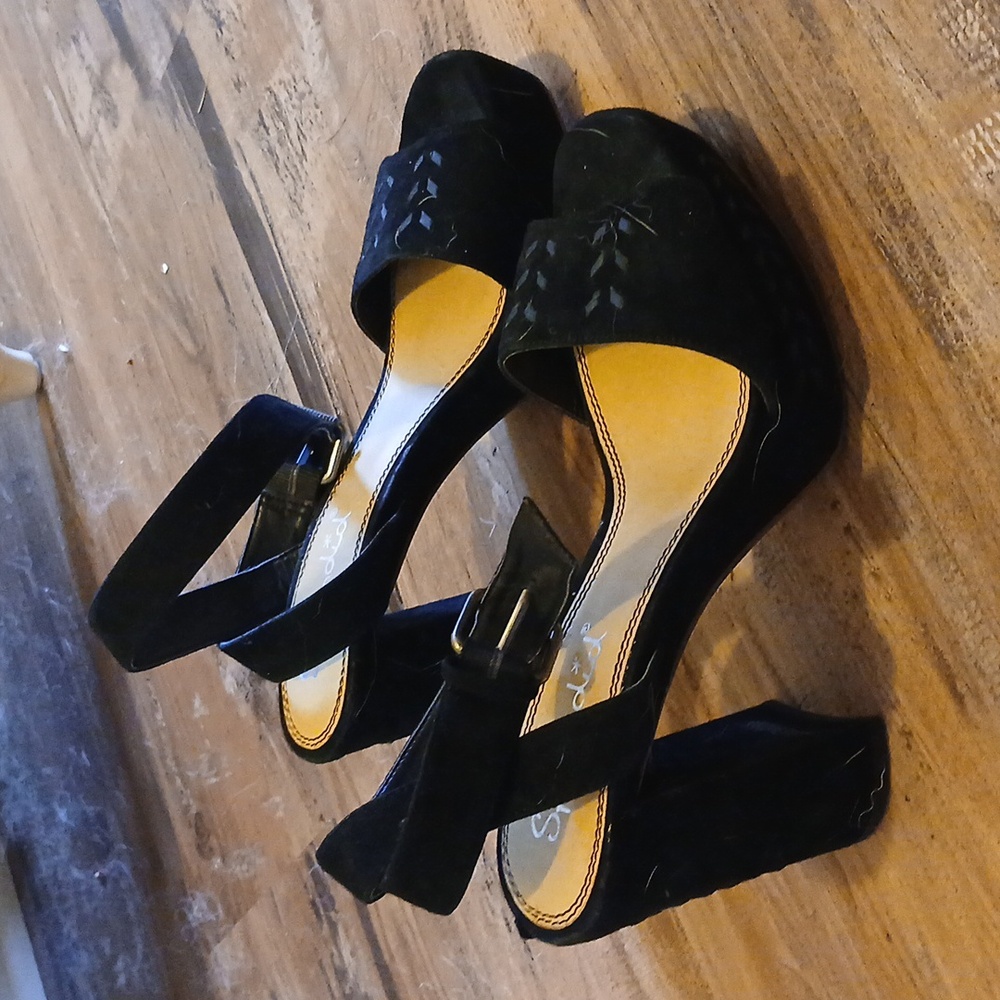 NWOT  Splendid Black Velvet Chunky Heels, buckle ankle strap. 4.5' Heel. size 9R